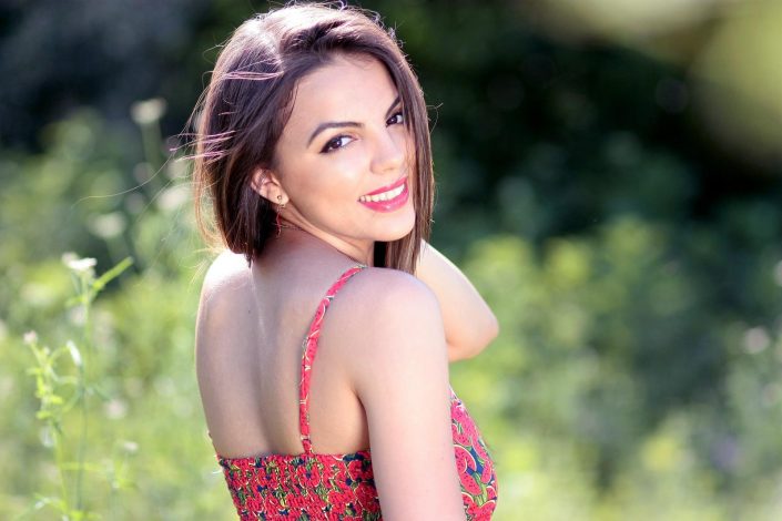 girl-field-smiling