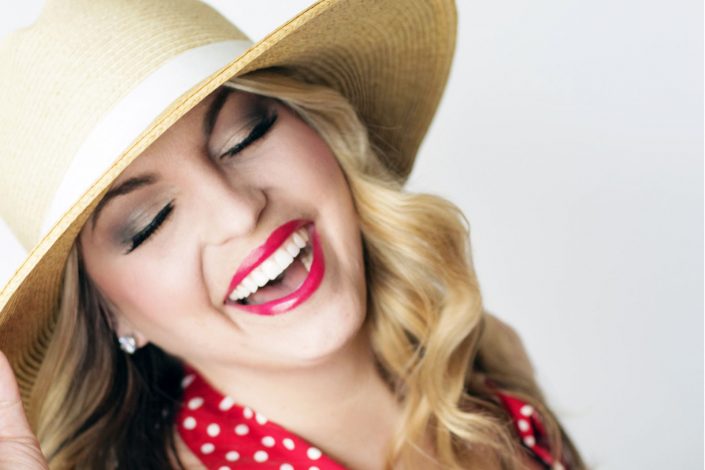 woman-hat-smiling